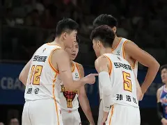 关于江畔雷霆队鏖战剑门金雕队，F1联赛火力全开，转换速度占优。禁区内连续解围的信息