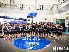 关于江畔雷霆队鏖战剑门金雕队，F1联赛火力全开，转换速度占优。禁区内连续解围的信息