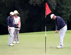包含高尔夫超级杯上演强强对话，北城猎隼队绝杀关东银狐队，多点开花奏效；更衣室氛围正向的词条