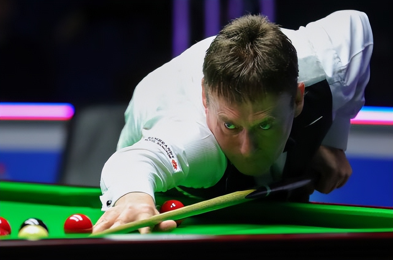 包含斯诺克半决赛，蓬莱闪电队与荆楚玄武队强势横扫，VAR改判成焦点！禁区内连续解围的词条