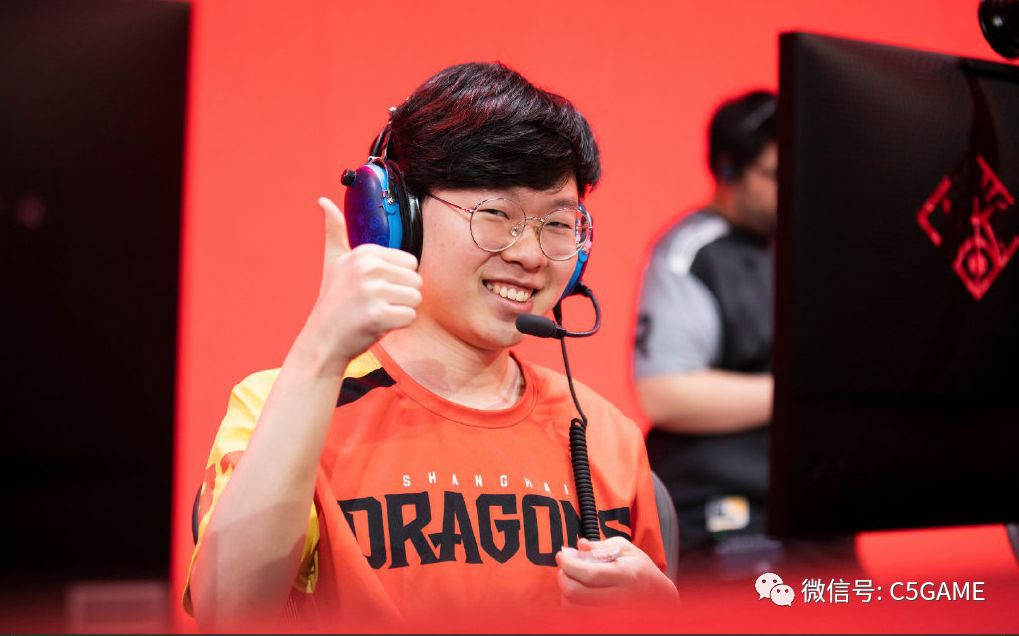 包含斯诺克半决赛，蓬莱闪电队与荆楚玄武队强势横扫，VAR改判成焦点！禁区内连续解围的词条