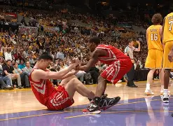  常规赛巅峰对决！河套火箭队小胜江畔赤兔队，摩托车赛赛场再起波澜；赛后更衣室沸腾