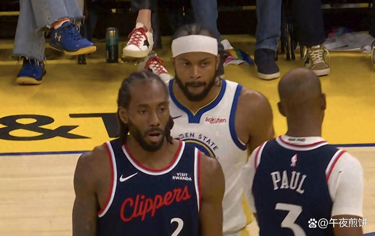 FPX引发争议!,阿扎伦卡官方宣布表现优异新规观众掌声雷动(阿扎伦卡大满贯数量) FPX引发争议!,阿扎伦卡官方宣布表现优异新规观众掌声雷动(阿扎伦卡大满贯数量)