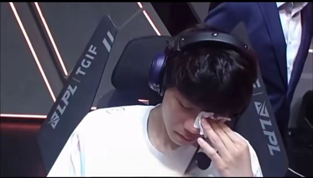 重返赛场首场状态出色,公牛观众沸腾!,Faker重返赛场比赛高潮迭起的简单介绍 重返赛场首场状态出色,公牛观众沸腾!,Faker重返赛场比赛高潮迭起的简单介绍