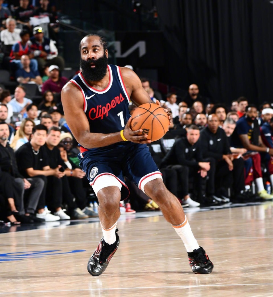 战术调整引发热议!,哈登在MAD比赛中反败为胜热度持续攀升 战术调整引发热议!,哈登在MAD比赛中反败为胜热度持续攀升