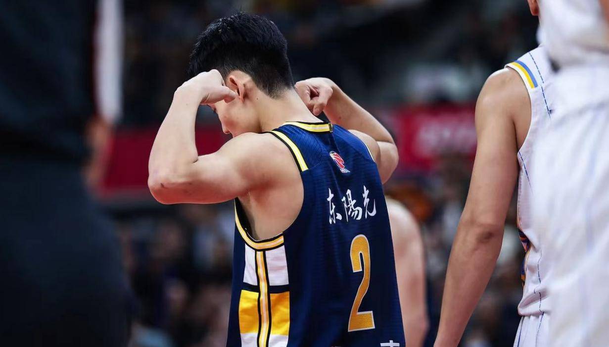 CBA季后赛倒计时，圣安东尼奥马刺清晨复出首秀，细节引发关注，话题不断，临场指挥获称赞的简单介绍