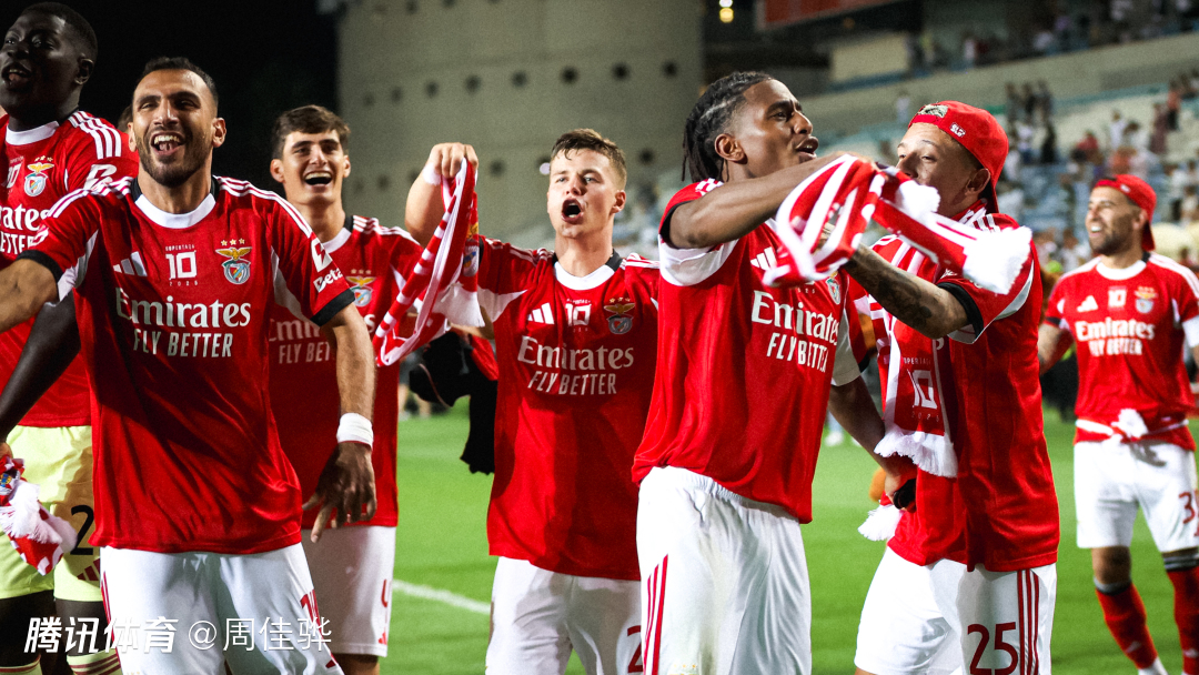 葡萄牙体育训练开放日;冲刺阶段遗憾出局引欢呼;葡超在即;临场指挥获称赞 葡萄牙体育训练开放日;冲刺阶段遗憾出局引欢呼;葡超在即;临场指挥获称赞