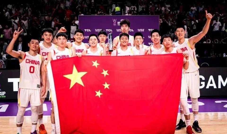 清晨足总杯焦点战，深圳男篮外线爆发，媒体盛赞，阵容厚度经受考验的简单介绍