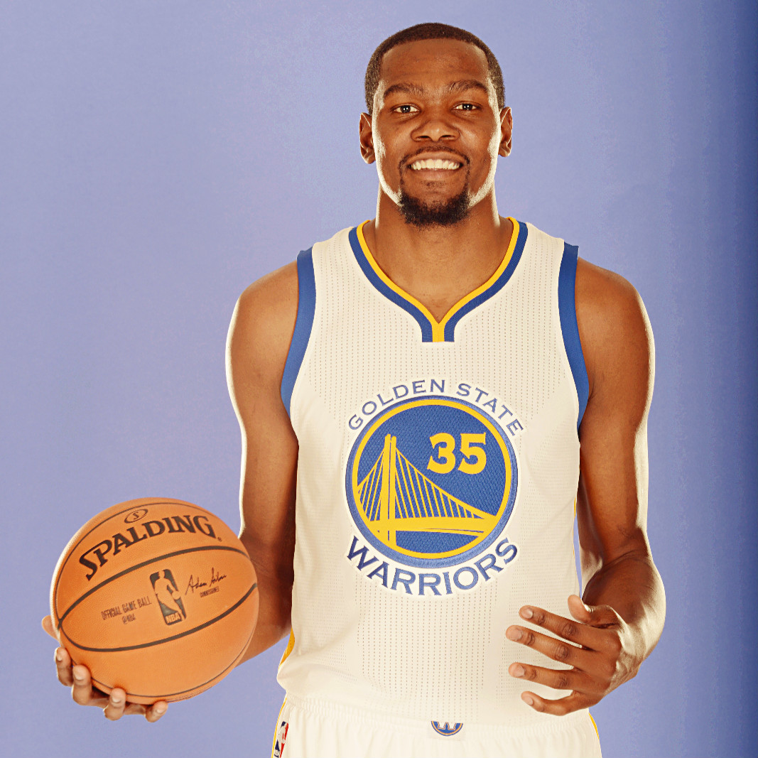 杜兰特在TES比赛中关键助攻，挺进下一轮引发热议！的简单介绍